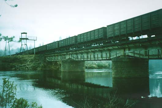 Железнодорожный мост через реку рядом в Хаутаваарах. Фото В.Волкова