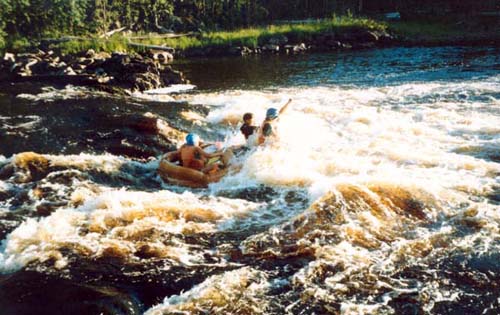 Порог Хаудо. Вид с правого берега на основной слив. Фото К.Волкова