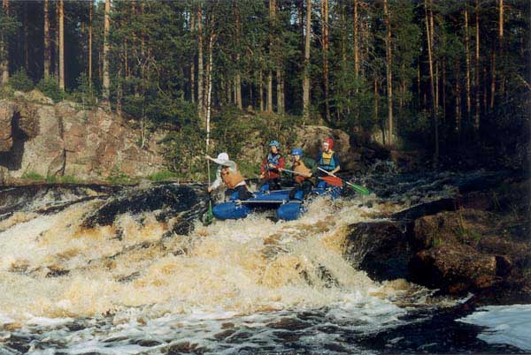 Вид на кульминационное место в пороге. Фото К.Волкова