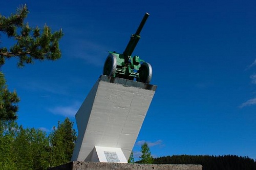 Памятник (пушка), установленный  в1975 г. п.Раутакангас